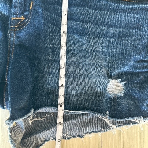 HUDSON Croxley Mid Thigh Medium Wash Denim Shorts Raw Hem Distressed Size 28 - Picture 8 of 10